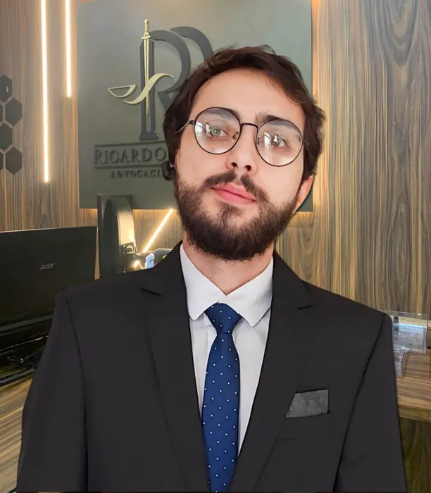 Dr. Lucas Salomão